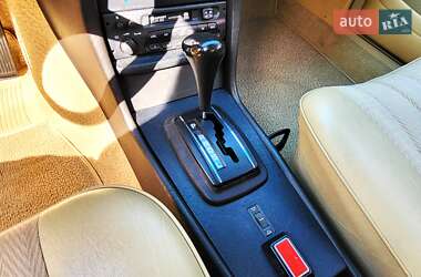 Седан Mercedes-Benz E-Class 1980 в 