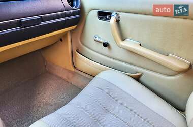 Седан Mercedes-Benz E-Class 1980 в 