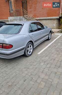 Седан Mercedes-Benz E-Class 2000 в 