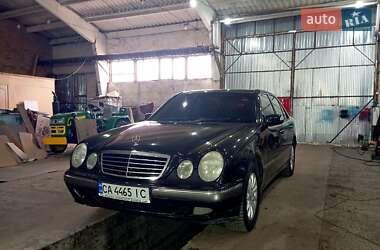 Седан Mercedes-Benz E-Class 2000 в 