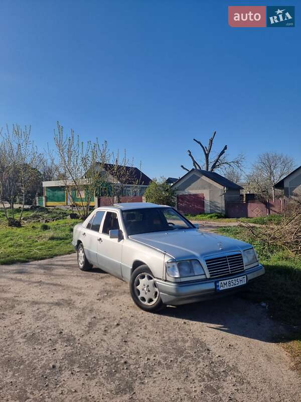 Седан Mercedes-Benz E-Class 1995 в Коростишеві