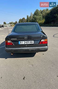 Седан Mercedes-Benz E-Class 1992 в 