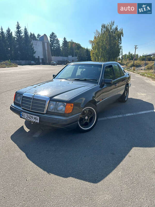 Седан Mercedes-Benz E-Class 1992 в 