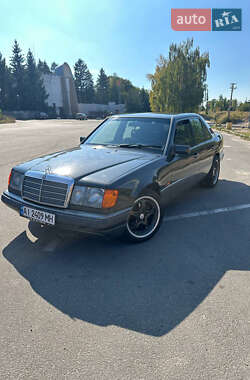 Седан Mercedes-Benz E-Class 1992 в 