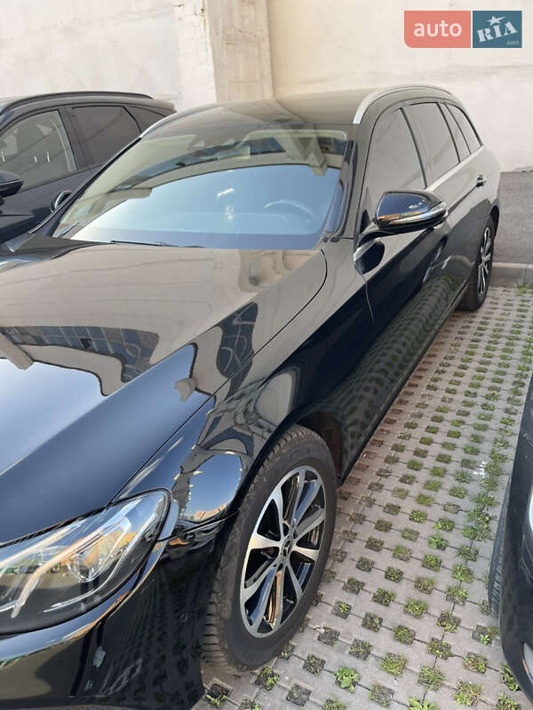 Универсал Mercedes-Benz E-Class 2016 в Киеве