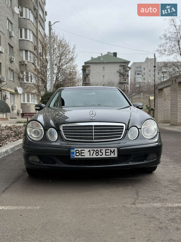 Седан Mercedes-Benz E-Class 2004 в Николаеве