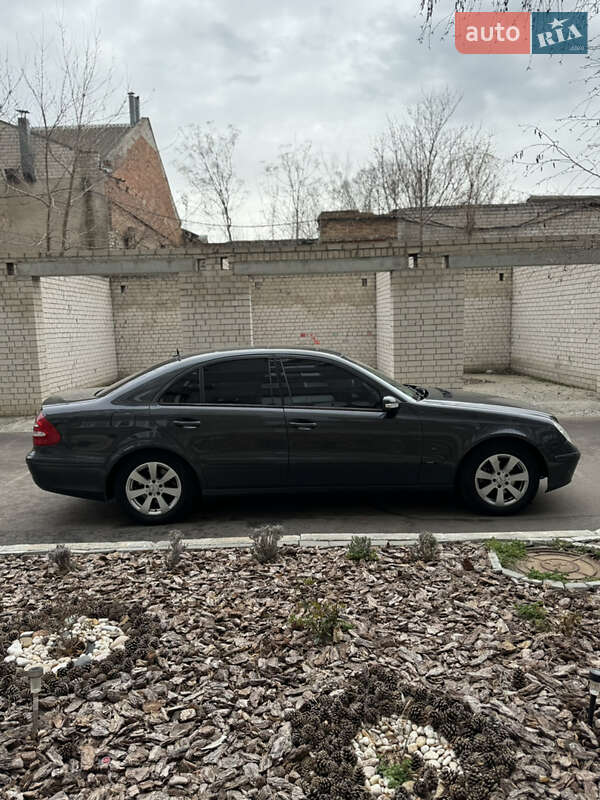 Седан Mercedes-Benz E-Class 2004 в Николаеве