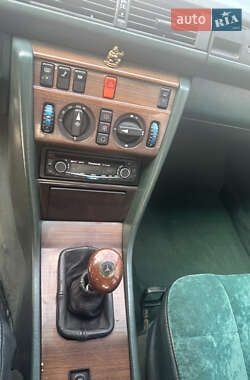 Седан Mercedes-Benz E-Class 1989 в 
