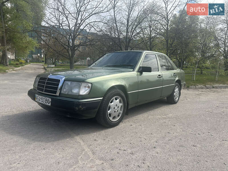 Mercedes-Benz E-Class 1989