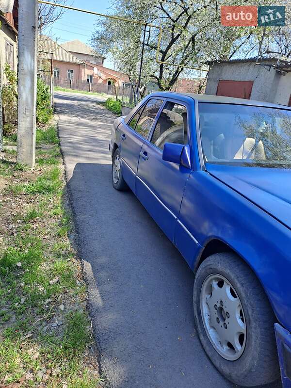 Седан Mercedes-Benz E-Class 1985 в Подільську