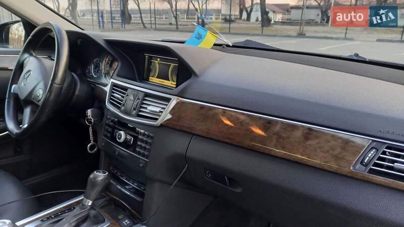 Седан Mercedes-Benz E-Class 2011 в Запоріжжі