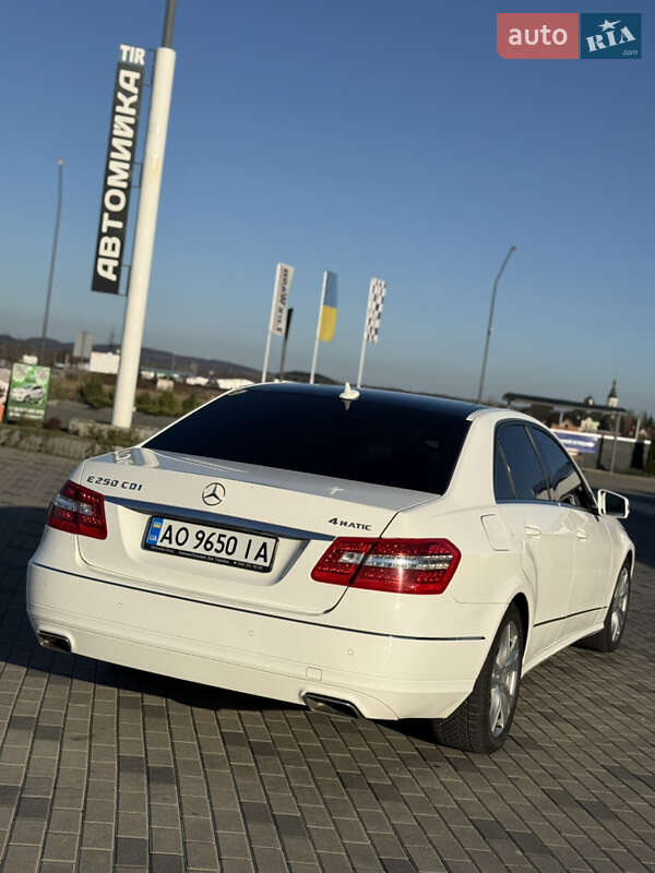 Седан Mercedes-Benz E-Class 2012 в Хусті