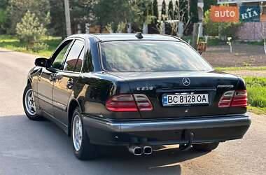 Седан Mercedes-Benz E-Class 2000 в 