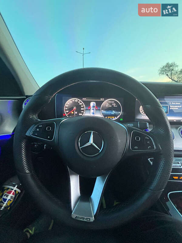 Седан Mercedes-Benz E-Class 2016 в Чернівцях