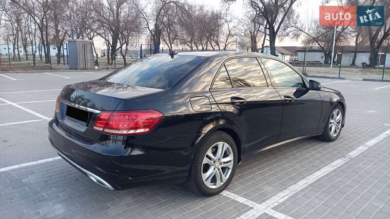 Седан Mercedes-Benz E-Class 2011 в Запоріжжі