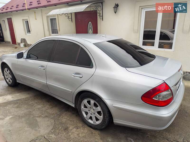 Седан Mercedes-Benz E-Class 2007 в Черновцах