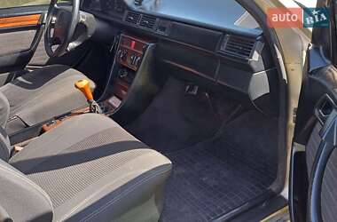 Седан Mercedes-Benz E-Class 1985 в 