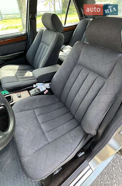 Седан Mercedes-Benz E-Class 1992 в 