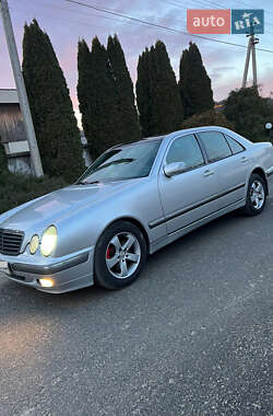 Седан Mercedes-Benz E-Class 2001 в 