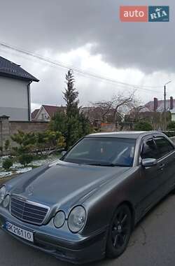 Седан Mercedes-Benz E-Class 2000 в 