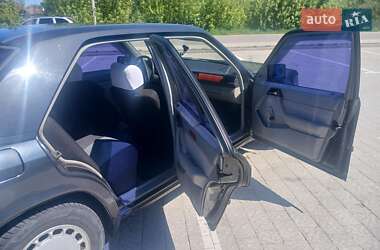Седан Mercedes-Benz E-Class 1990 в 
