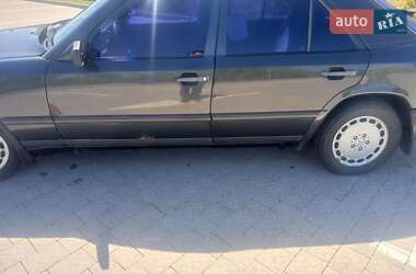 Седан Mercedes-Benz E-Class 1990 в 