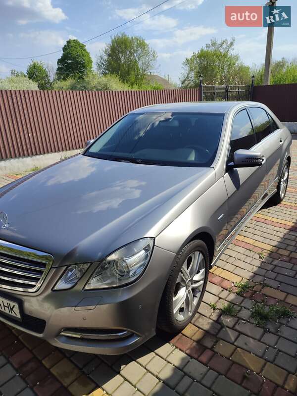 Седан Mercedes-Benz E-Class 2011 в Борисполе