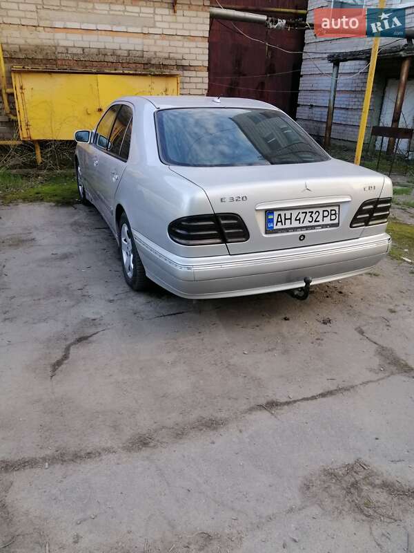 Mercedes-Benz E-Class 2002