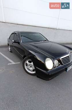Седан Mercedes-Benz E-Class 2001 в 