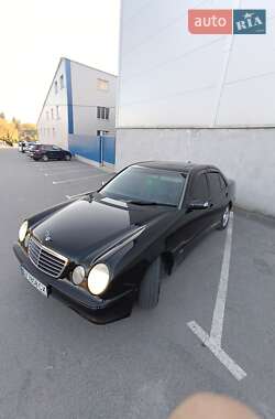 Седан Mercedes-Benz E-Class 2001 в 