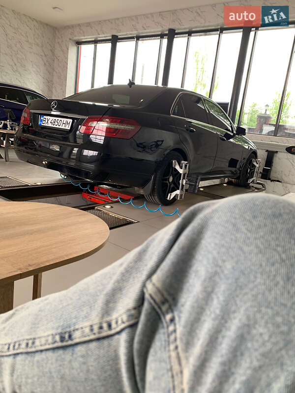 Седан Mercedes-Benz E-Class 2012 в Хмельницькому
