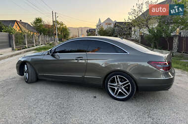 Купе Mercedes-Benz E-Class 2011 в 