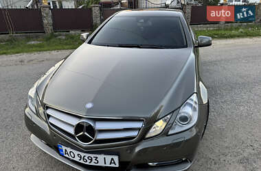 Купе Mercedes-Benz E-Class 2011 в 