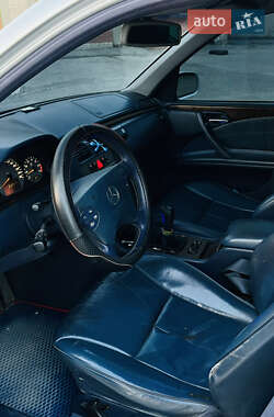 Седан Mercedes-Benz E-Class 2000 в 