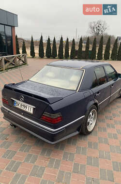 Седан Mercedes-Benz E-Class 1987 в 