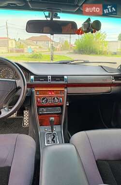 Купе Mercedes-Benz E-Class 1993 в 