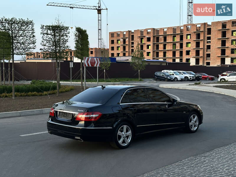 Седан Mercedes-Benz E-Class 2012 в Умані