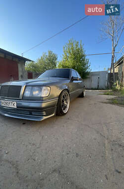 Седан Mercedes-Benz E-Class 1990 в Одессе