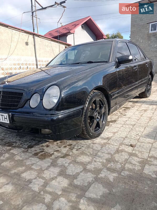 Седан Mercedes-Benz E-Class 2001 в Турці