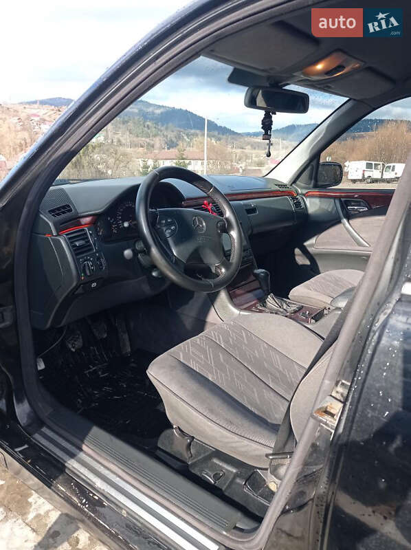 Седан Mercedes-Benz E-Class 2001 в Турці