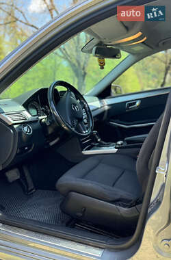 Седан Mercedes-Benz E-Class 2011 в 