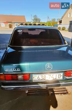 Седан Mercedes-Benz E-Class 1980 в 