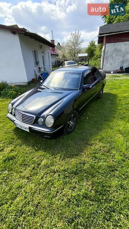 Седан Mercedes-Benz E-Class 2001 в Бориславе