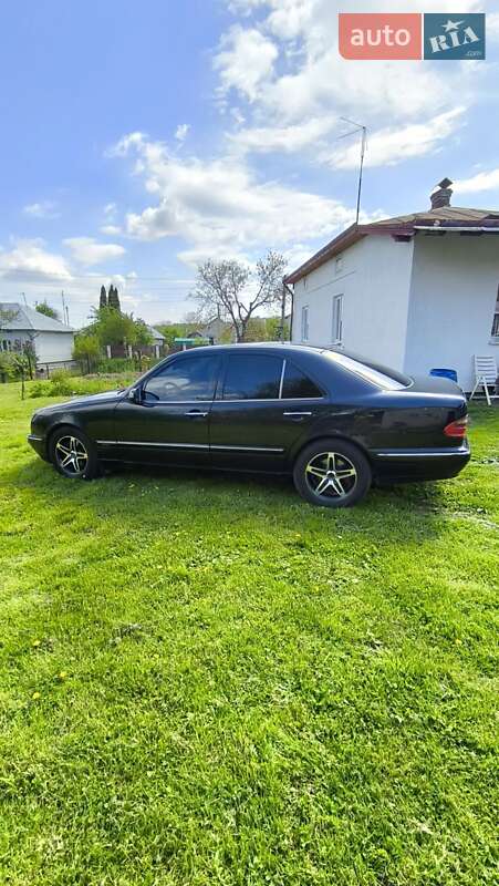 Седан Mercedes-Benz E-Class 2001 в Бориславе