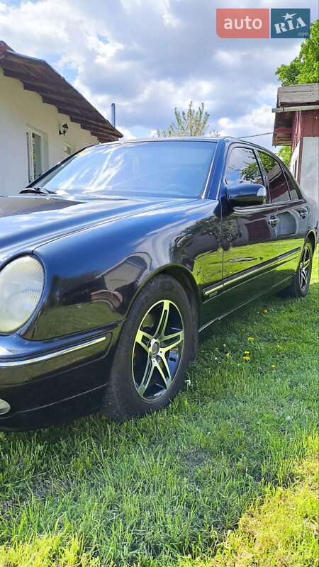 Седан Mercedes-Benz E-Class 2001 в Бориславе