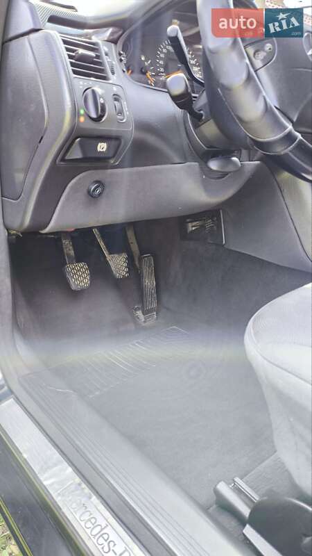 Седан Mercedes-Benz E-Class 2001 в Бориславе