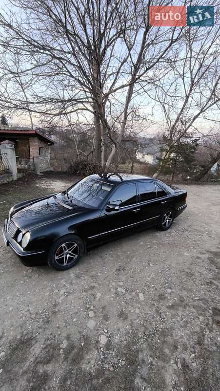 Седан Mercedes-Benz E-Class 2001 в Бориславе