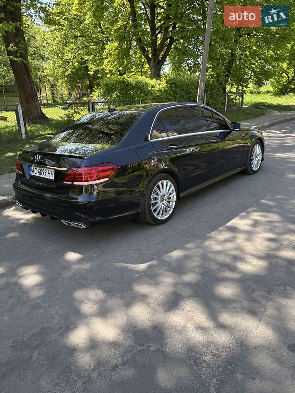 Седан Mercedes-Benz E-Class 2015 в Нововолынске