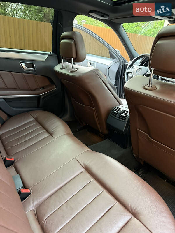 Седан Mercedes-Benz E-Class 2013 в Львове