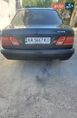 Седан Mercedes-Benz E-Class 1996 в 